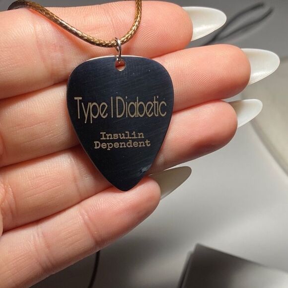 T1D Medical Alert, Guitar Pick Charm & Adjustable Rope, Unisex - Picture 5 of 10